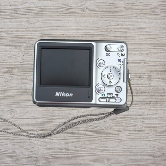 Nikon Coolpix L4 Compact Digital Camera *NOT WORKING* Original Box Case Cables++ - Picture 8 of 8